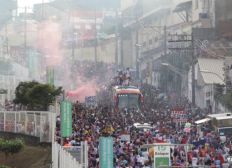 Imagem de Torcedores do Bahia fazem festa na Fonte Nova em busca do tetracampeonato da Copa do Nordeste