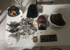 Imagem de Dupla é flagrada com armas e drogas na cidade de Mutuípe