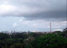 Imagem de Com manhã chuvosa, Salvador tem dia nublado e previsão de sol pela tarde