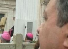 Imagem de Rui assiste missa celebrada pelo Papa Francisco no Vaticano