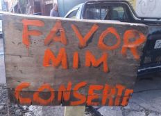 Imagem de ‘Buraco pede socorro’ na Avenida Jequitaia em Salvador
