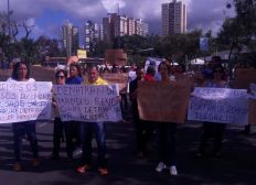 Imagem de Motoristas de transporte escolar protestam contra alto número de inspeções do Detran-BA