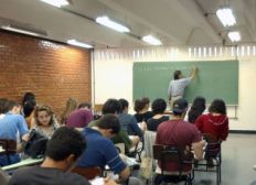 Imagem de Metade dos professores do Brasil não recomenda a própria profissão, diz pesquisa