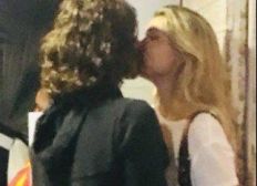 Imagem de Sasha Meneghel e Bruno Montaleone trocam beijos e carinhos após festa
