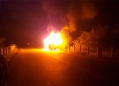 Imagem de Trinta estudantes escapam de ônibus em chamas em Porto Seguro