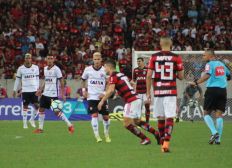 Imagem de Vitória perde para o Flamengo no Maracanã e continua no Z4