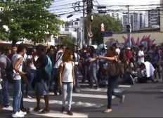 Imagem de Estudantes de colégio invadido no Rio Vermelho protestam por falta de segurança na unidade escolar