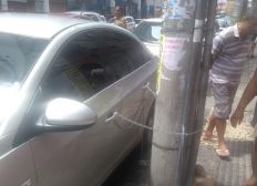 Imagem de Após dois dias, dono de carro acorrentado em poste em Salvador ainda não apareceu; multa passa de R$ 400