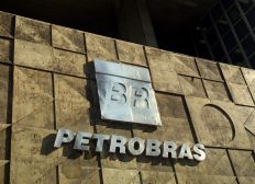 Imagem de Petrobras volta a subir o preço da gasolina, e valor chega a novo recorde