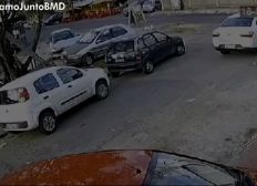 Imagem de Homem tira mulher de carro à força e rouba veículo dentro de condomínio em Salvador