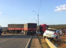 Imagem de Motorista morre após tentar atravessar via e carro ser atingido por caminhão em Vitória da Conquista
