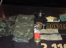 Imagem de Rondesp Atlântico apreende arma, drogas, roupa camuflada e artefato explosivo