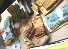 Imagem de Após denúncia anônima, homem é preso com 45 pinos de cocaína e R$ 74 mil em dinheiro na Bahia