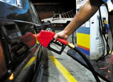 Imagem de Preço médio da gasolina nas refinarias é mantido em R$ 2,2159 nesta terça-feira