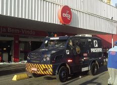 Imagem de Assalto a carro-forte termina em tiroteio em supermercado na Vasco da Gama