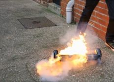 Imagem de Casos de explosão e incêndio com skate elétrico preocupam pais