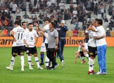Imagem de Jogadores do Corinthians lamentam perda do título, mas destacam a luta do time