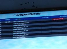 Imagem de Voo é cancelado e turistas esperam mais de 12h para embarcar na BA; empresa aérea alega problemas técnicos