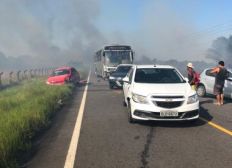 Imagem de Valença: Pista tem engavetamento de ônibus e veículos; fumaça pode ter ocasionado acidente