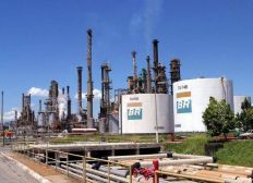 Imagem de Emperrada, venda de refinarias da Petrobras ficará para Bolsonaro