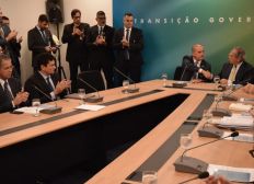 Imagem de Bolsonaro e futuros ministros dedicam o dia a reuniões no gabinete de transição