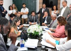 Imagem de Três comissões apreciarão em conjunto projeto que limita Uber em Salvador