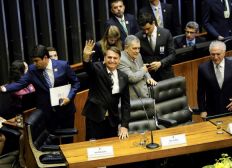 Imagem de Após desencontros, Bolsonaro se reunirá com Maia para alinhar relação com Congresso