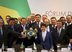 Imagem de A governadores eleitos, Bolsonaro defende aprovação de medidas 'um pouco amargas' no Congresso
