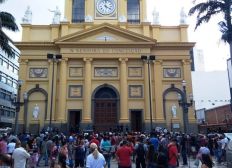 Imagem de Ataque na Catedral: dia seguinte terá missa, velórios e buscas por respostas ao crime do atirador de Campinas