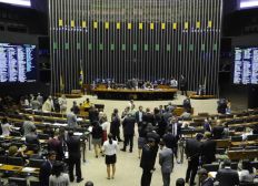 Imagem de Cinco deputados anunciam acordo para disputar presidência da Câmara contra Maia
