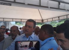 Imagem de Governador da Bahia quebra protocolo e caminha em túnel da Linha Azul