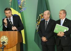 Imagem de Bolsonaro rebate críticas ao decreto da posse de armas
