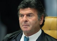 Imagem de Fux diz que, se não tomasse decisão sobre pedido de Flávio Bolsonaro, provas poderiam ser anuladas
