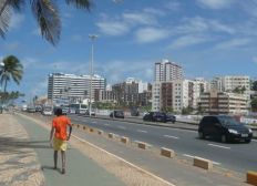 Imagem de Obras de revitalização interditam tráfego de veículos em trecho da orla entre o Rio Vermelho e Ondina