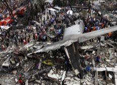 Imagem de Avião militar cai na Indonésia e mata dezenas