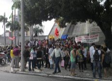 Imagem de Grupo faz protesto contra a redução da maioridade penal em Fortaleza