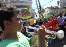 Imagem de Bloco Fique de Olho inicia ações de conscientização com desfile no Bairro da Paz