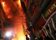 Imagem de Incêndio devasta bairro histórico em Bangladesh