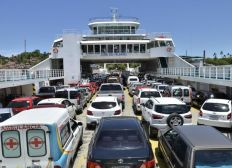 Imagem de Idosos não têm prioridade respeitada para embarcar de carro no Ferry Boat