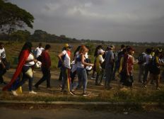 Imagem de Confronto na fronteira da Venezuela deixa vítima e feridos