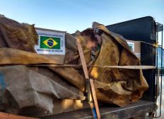 Imagem de Caminhão com ajuda humanitária do Brasil chega a fonteira da Venezuela, que segue fechada