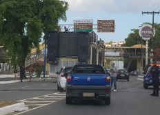 Imagem de Trio elétrico derruba fiação e deixa trânsito lento na Avenida Vasco da Gama, em Salvador