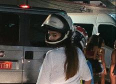 Imagem de Mototaxista que levou Bruna Marquezine relata surpresa na corrida: 'Nem conseguia olhar direito para ela'