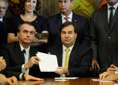Imagem de Acordo entre Maia e Bolsonaro pretere pacote anticrime
