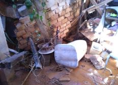 Imagem de Adutora rompe e quatro casas são atingidas por 'mar de lama' em Ilhéus