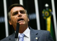 Imagem de Bolsonaro participa de assinaturas de contratos no setor elétrico