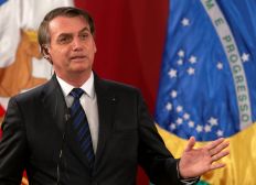 Imagem de Bolsonaro determina que sejam feitas 'comemorações devidas' a 64