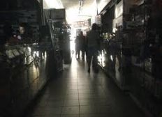 Imagem de Escuridão: Lojistas estão sem energia no bairro do Comércio há três dias