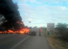 Imagem de Caminhoneiros bloqueiam rodovias na Bahia e outros 10 estados