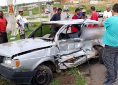 Imagem de Motorista de carro morre após batida com caminhão em rodovia da Bahia